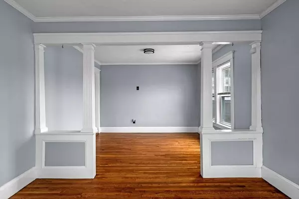 2 Avon St, Peabody, MA 01960