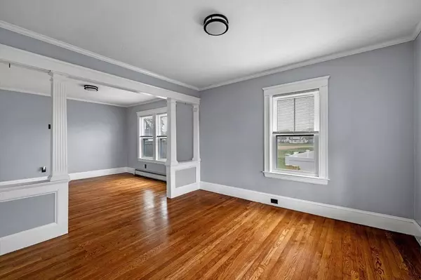 2 Avon St, Peabody, MA 01960
