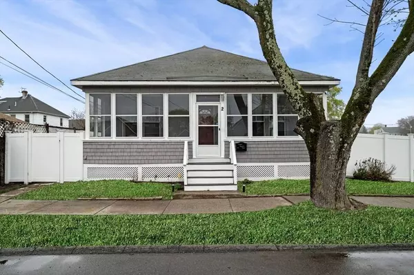 2 Avon St, Peabody, MA 01960