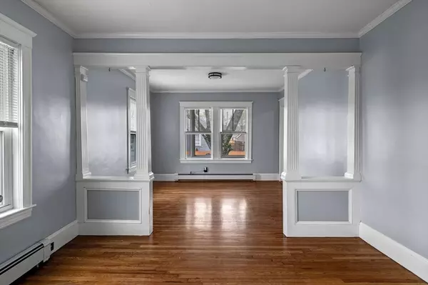 2 Avon St, Peabody, MA 01960