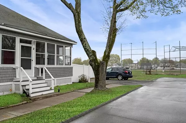 2 Avon St, Peabody, MA 01960