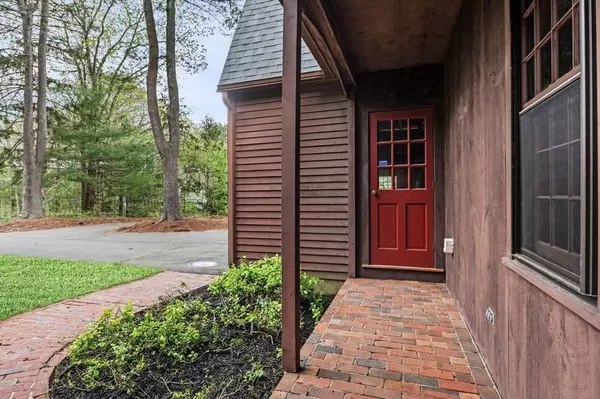 145 Essex St, Hamilton, MA 01982