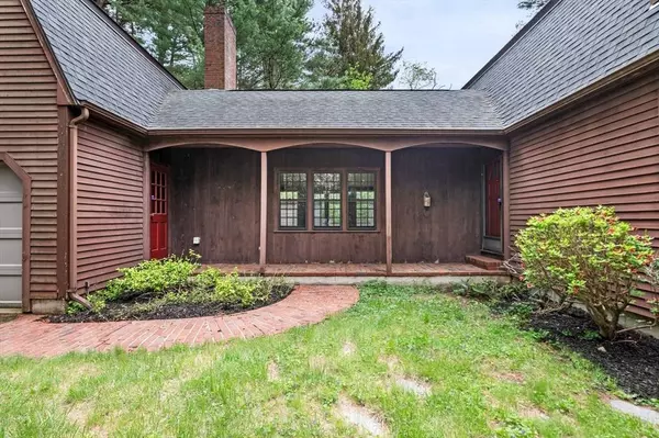 145 Essex St, Hamilton, MA 01982