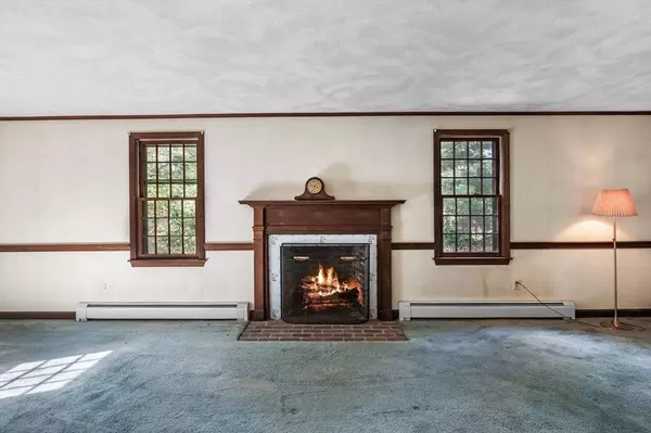 145 Essex St, Hamilton, MA 01982