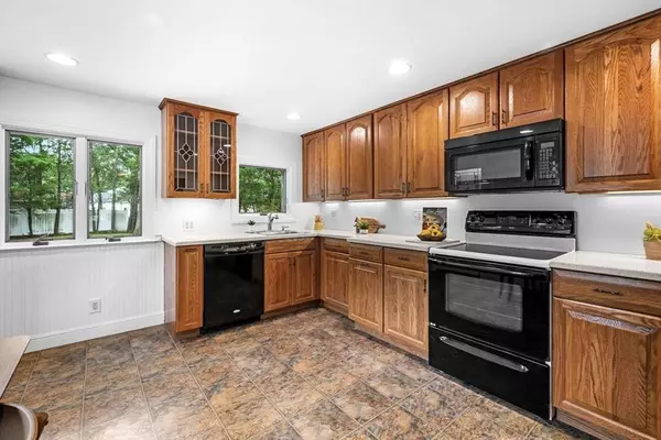 5 Lakeview Ave, Peabody, MA 01960