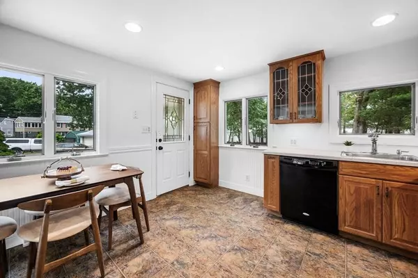 5 Lakeview Ave, Peabody, MA 01960