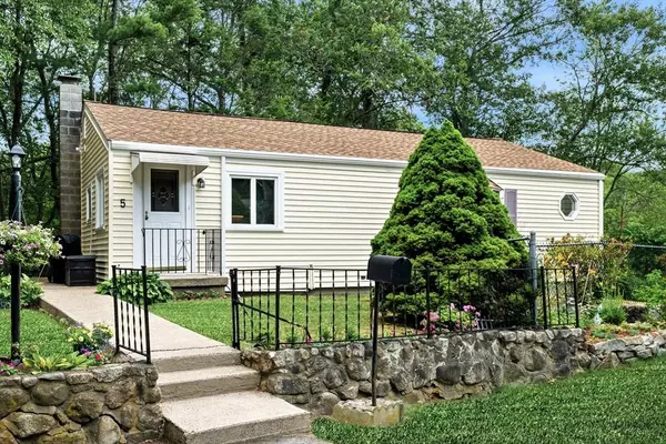 5 Lakeview Ave, Peabody, MA 01960