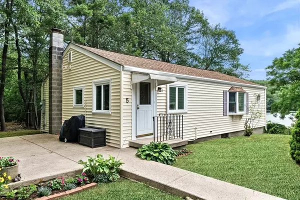 5 Lakeview Ave, Peabody, MA 01960