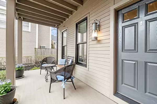 114 Derby St #2, Salem, MA 01970