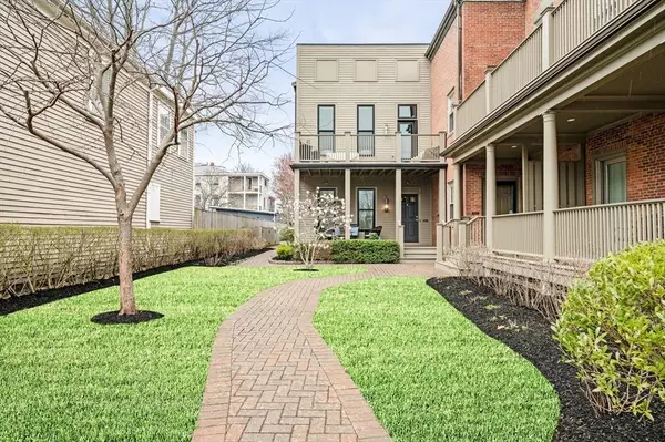 114 Derby St #2, Salem, MA 01970