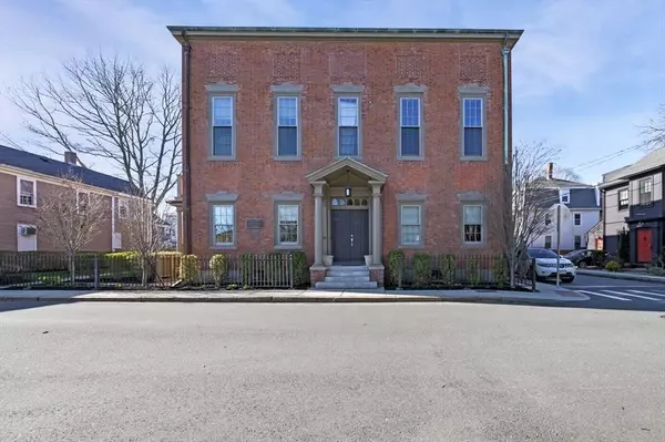 114 Derby St #2, Salem, MA 01970