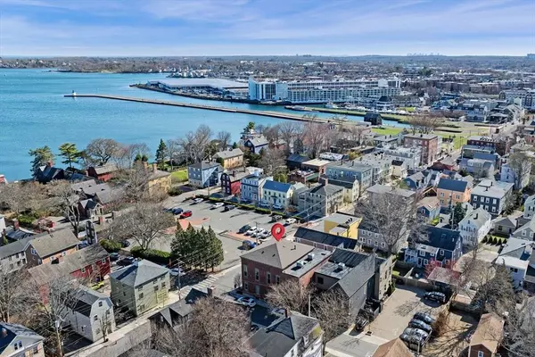 114 Derby St #2, Salem, MA 01970