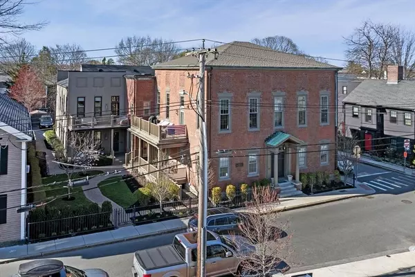 114 Derby St #2, Salem, MA 01970