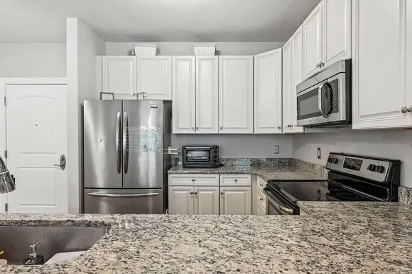 360 Andover St #2101, Danvers, MA 01923