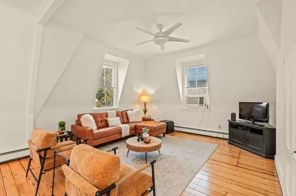 389 Essex St #3, Salem, MA 01970