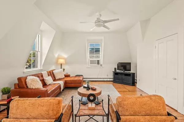 389 Essex St #3, Salem, MA 01970