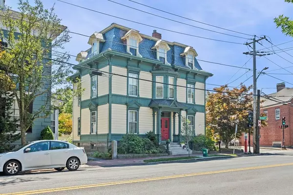 389 Essex St #3, Salem, MA 01970