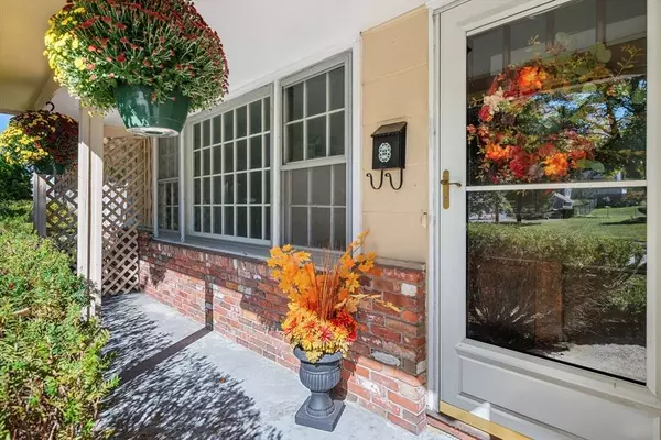 8 Intervale Ave, Peabody, MA 01960