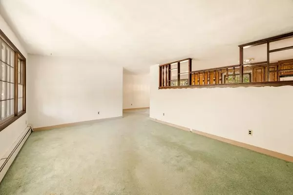 8 Intervale Ave, Peabody, MA 01960