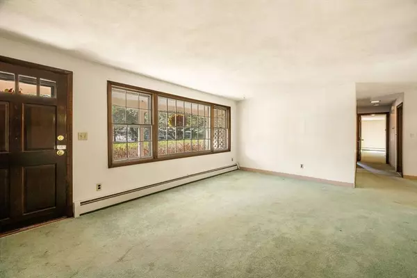 8 Intervale Ave, Peabody, MA 01960