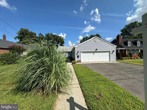 3 LINDEN ROAD, Burlington Township, NJ 08016