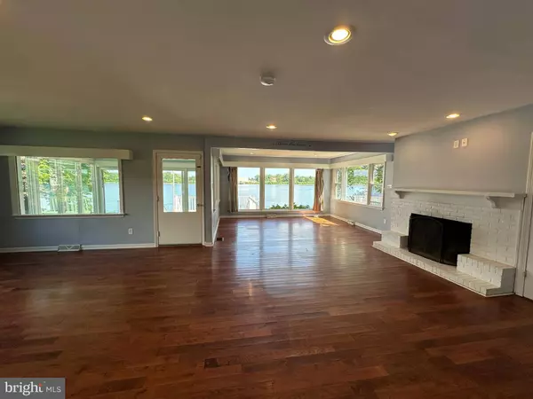 3 LINDEN ROAD, Burlington Township, NJ 08016