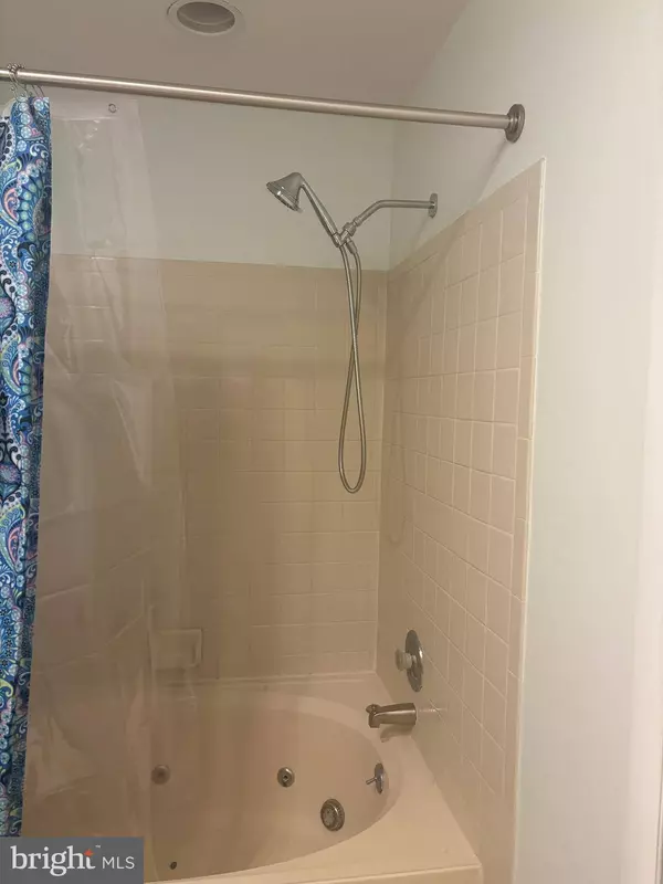 614 AUGUSTA CIR, Mount Laurel, NJ 08054