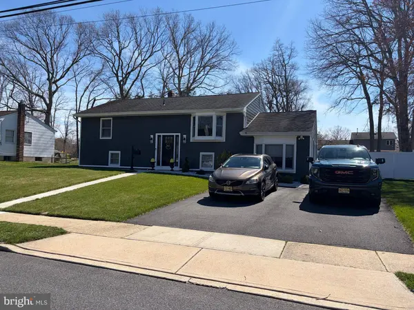 118 DARIEN ROAD, Howell, NJ 07731