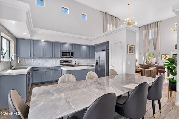 7601 W SOUTHGATE Avenue, Phoenix, AZ 85043