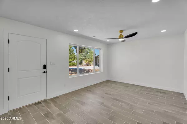 8925 W MONTEROSA Street, Phoenix, AZ 85037