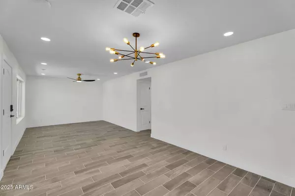 8925 W MONTEROSA Street, Phoenix, AZ 85037