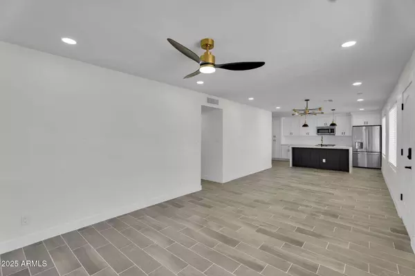 8925 W MONTEROSA Street, Phoenix, AZ 85037