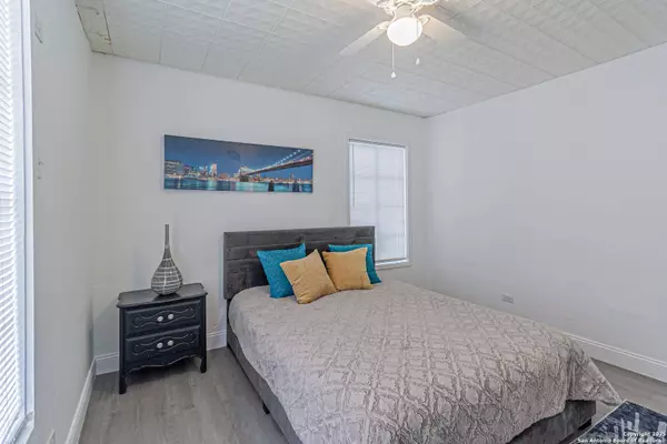 203 W Palfrey St, San Antonio, TX 78201