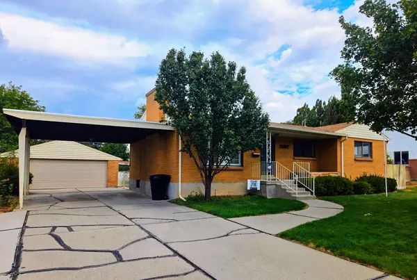 2067 E SAHARA DR, Holladay, UT 84124