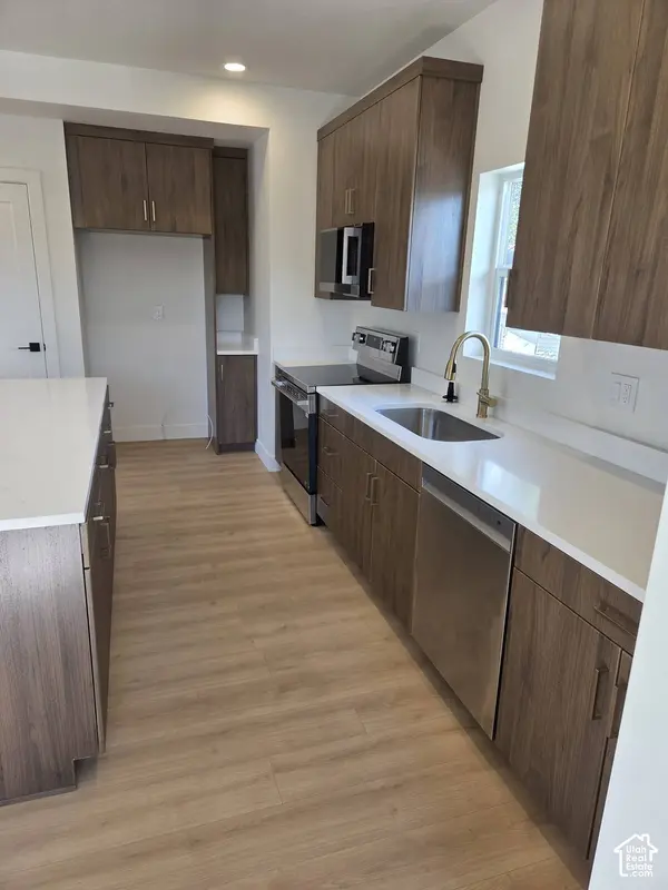 7629 S 300 E, Sandy, UT 84047