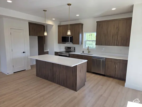 7629 S 300 E, Sandy, UT 84047