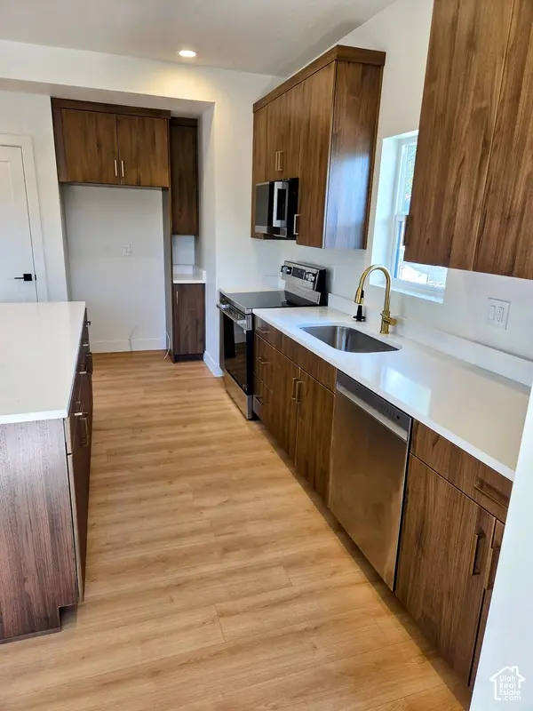 7623 S 300 E, Sandy, UT 84047