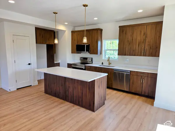 7623 S 300 E, Sandy, UT 84047