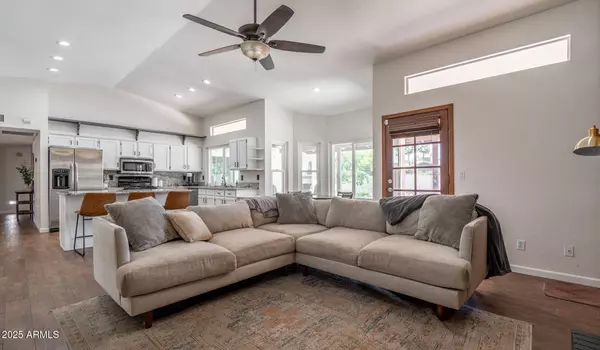 4407 E LE MARCHE Avenue, Phoenix, AZ 85032