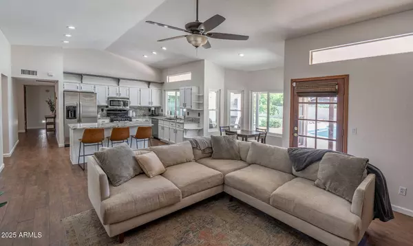 4407 E LE MARCHE Avenue, Phoenix, AZ 85032