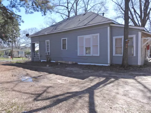 Longview, TX 75601-7403,443 S Main St