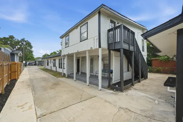 827 W Rosewood Ave, San Antonio, TX 78212-2646