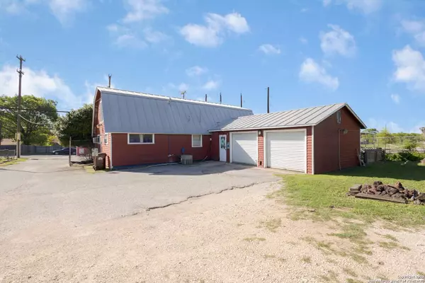 7305 Huebner Rd, San Antonio, TX 78240