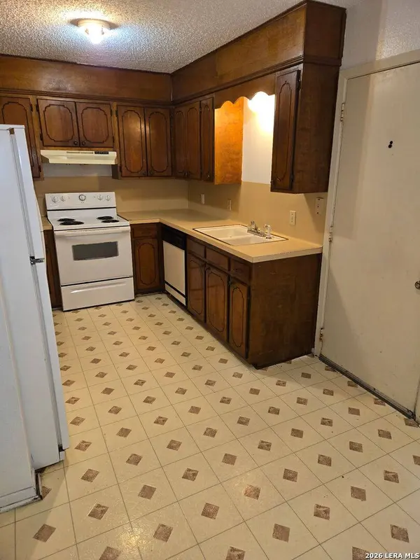 127 Regency Ave, Victoria, TX 77904