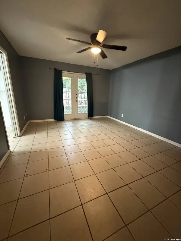 202 FIR DL, Converse, TX 78109