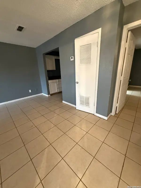 202 FIR DL, Converse, TX 78109