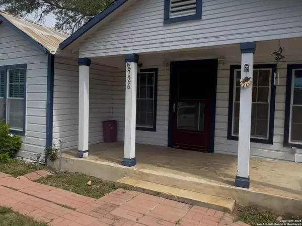 726 Avenue L, Poteet, TX 78065