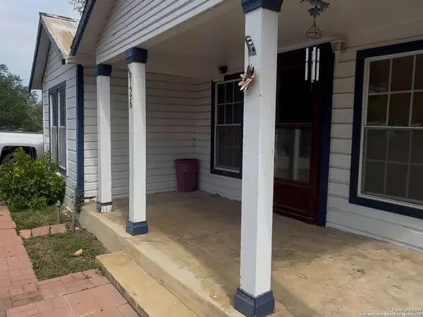 726 Avenue L, Poteet, TX 78065