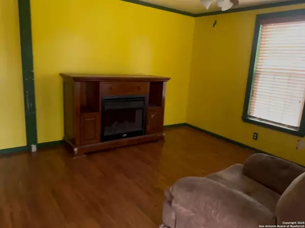 726 Avenue L, Poteet, TX 78065