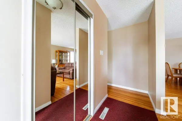 15629 83 AV NW, Edmonton, AB T5R 3T6